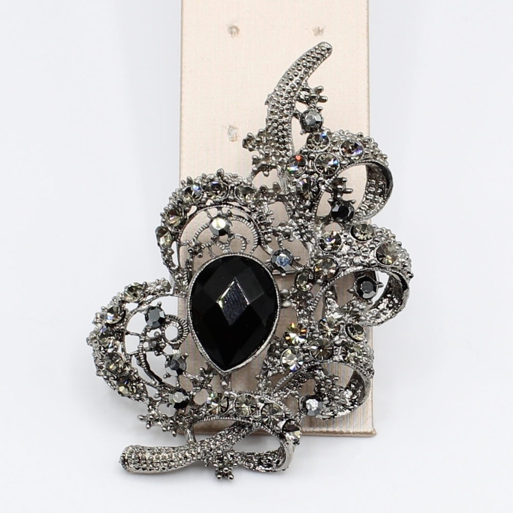 Rhinestone and maracasite statement brooch - Picture 5 of 6